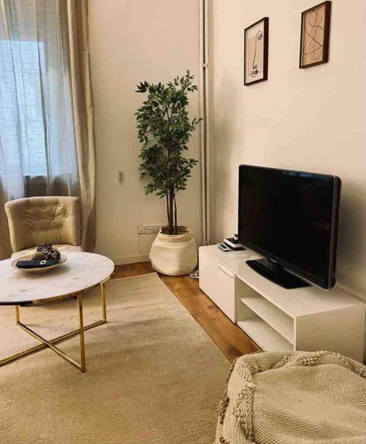 Excelente Piso De 3 Habitaciones En La Latina Madrid Kültér fotó